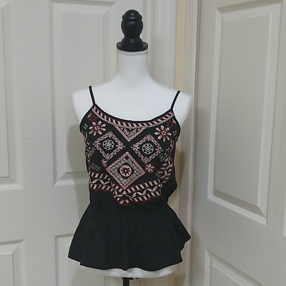 Abercrombie & Fitch Tops - 🛍 8x $25  Abercrombie  Embrodery Tank XS NWOT